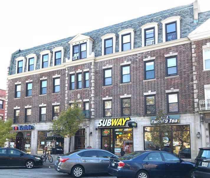 722 N Clark St - Photo 2 of 6