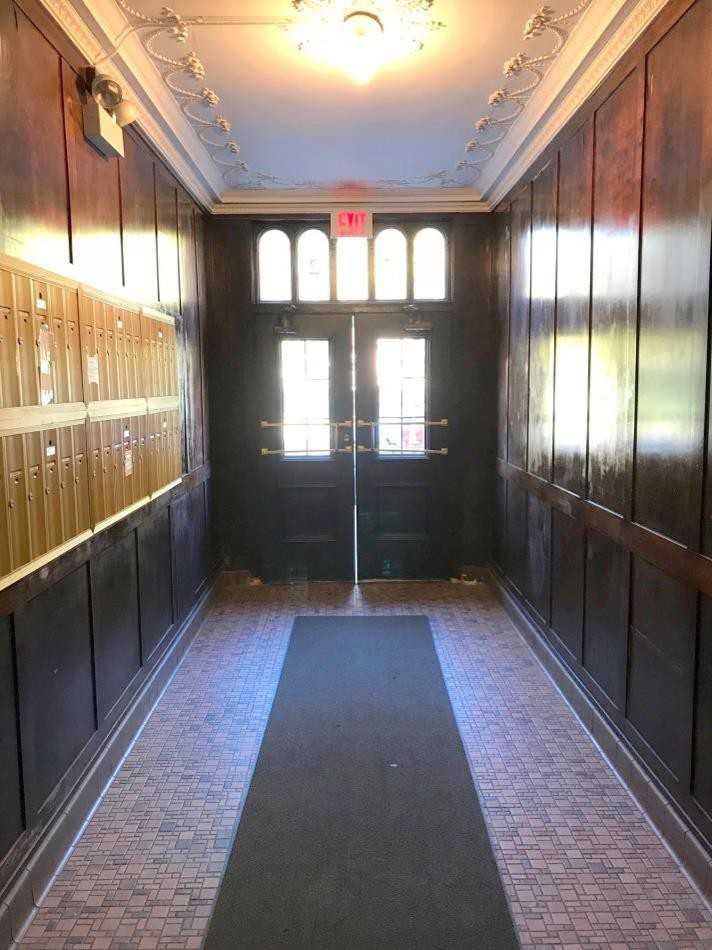 722 N Clark St - Photo 3 of 6