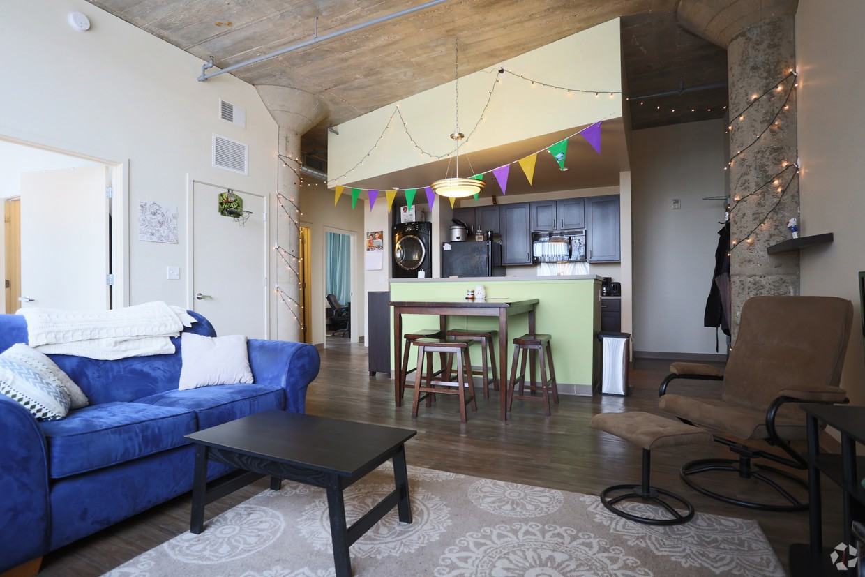 3427 Locust St - Photo 3 of 28