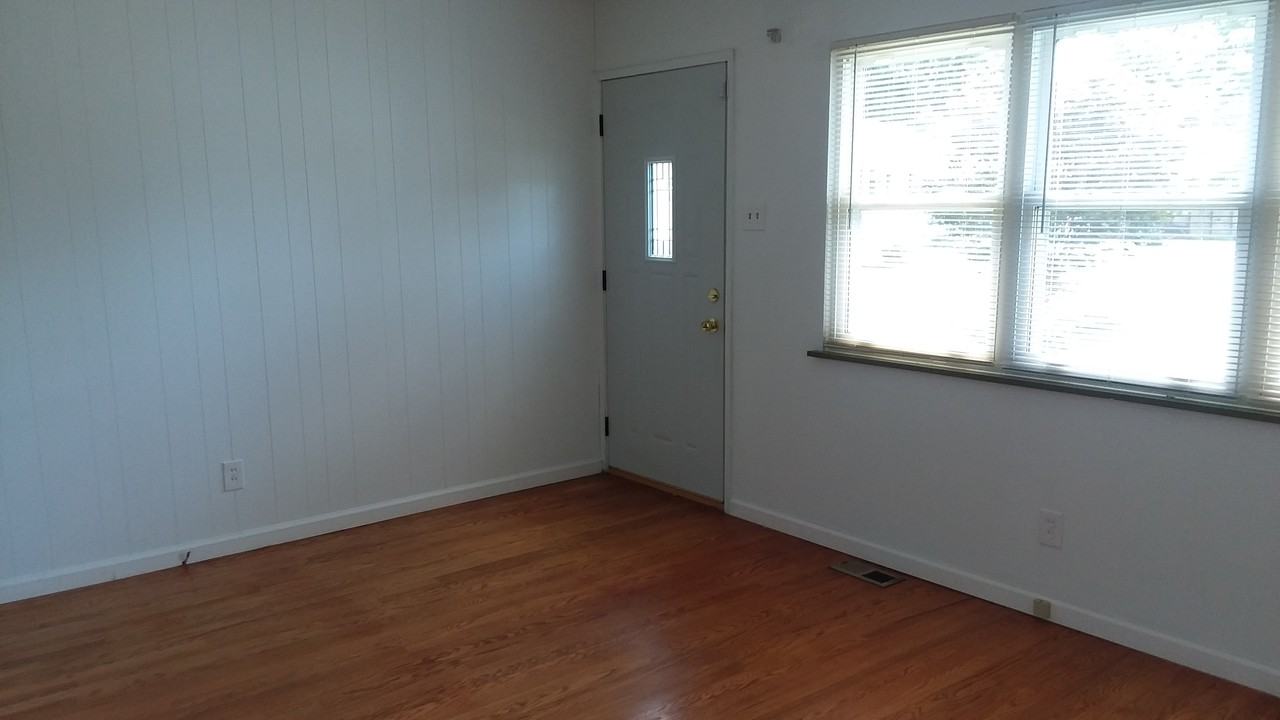1895 Curtis Ct - Photo 3 of 24