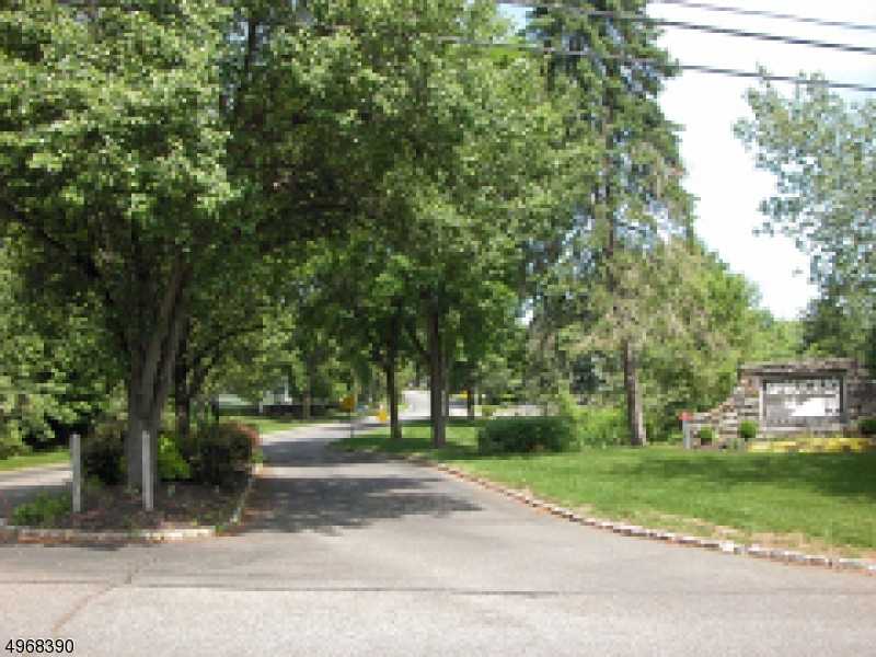 308 Spruce Hills Dr - Photo 2 of 23