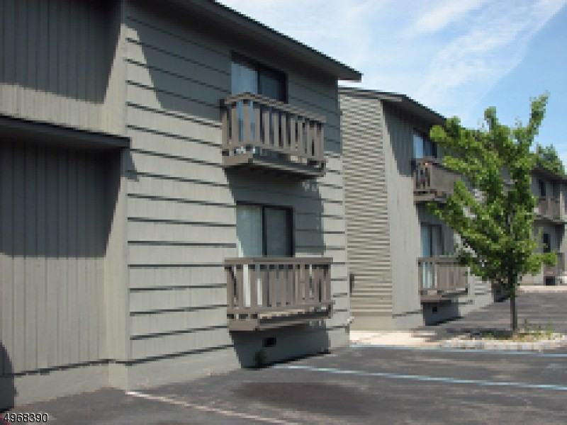 308 Spruce Hills Dr - Photo 3 of 23