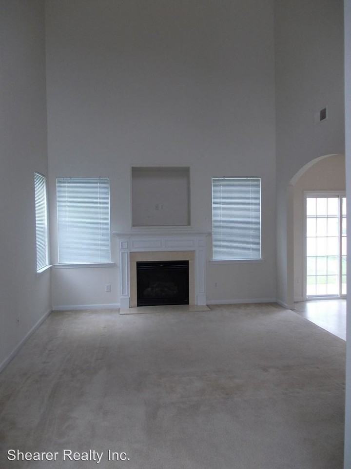 10803 Traders Court - Photo 3 of 30