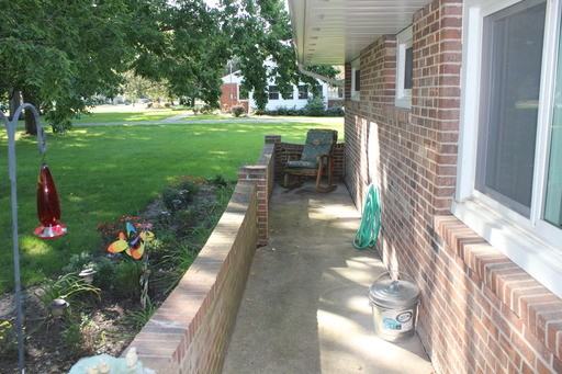 106 N Henson Rd - Photo 2 of 16