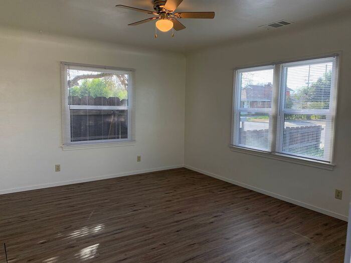 710 East Tulare Avenue - Photo 2 of 12