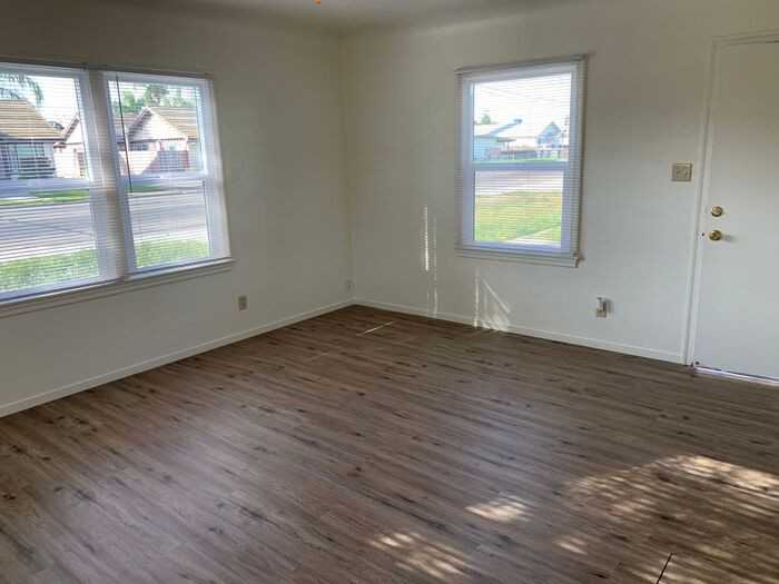 710 East Tulare Avenue - Photo 3 of 12
