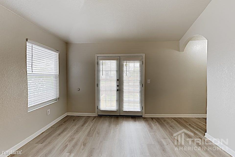 9822 Vandenberg Way - Photo 3 of 15