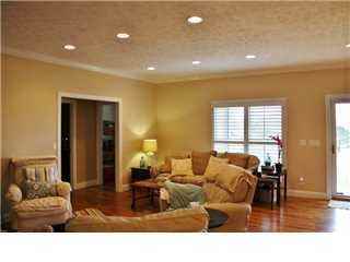 760 Eastland Dr - Photo 3 of 26