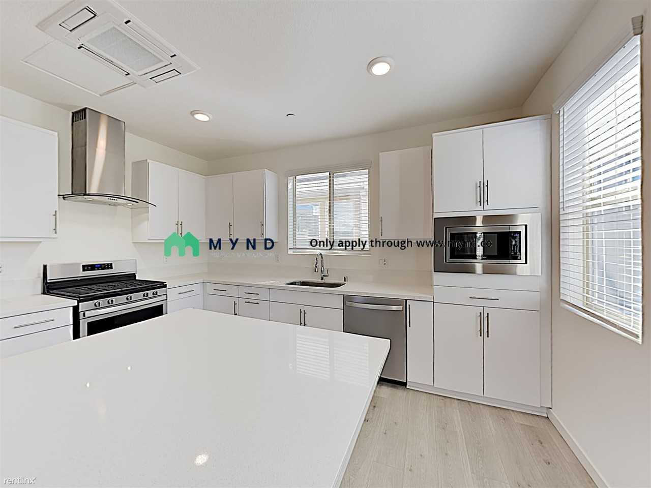 332 1st Ave - Photo 3 of 17