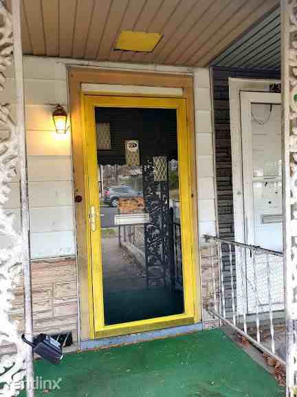 2311 T St - Photo 3 of 9