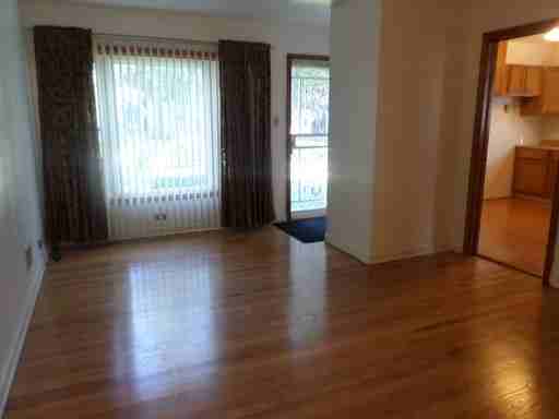 16758 Crane Ave - Photo 3 of 10