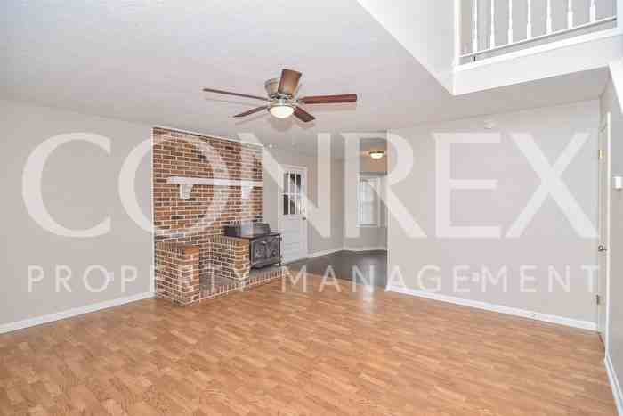 203 Cascade Drive - Photo 3 of 8