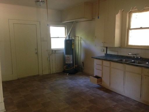 3014 Desoto St - Photo 3 of 7