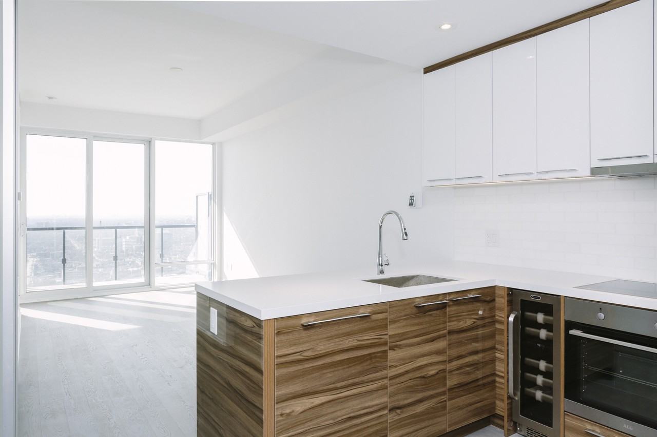 488 University Avenue #2711