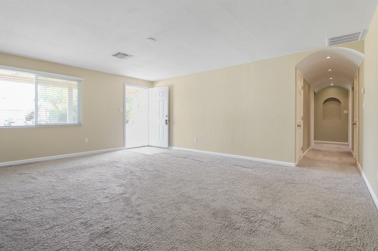 13214 N 37th Way - Photo 3 of 31