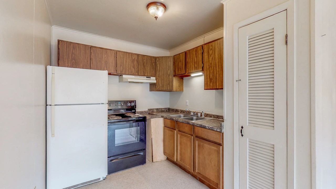 204 Lynn Dr - Photo 4 of 24