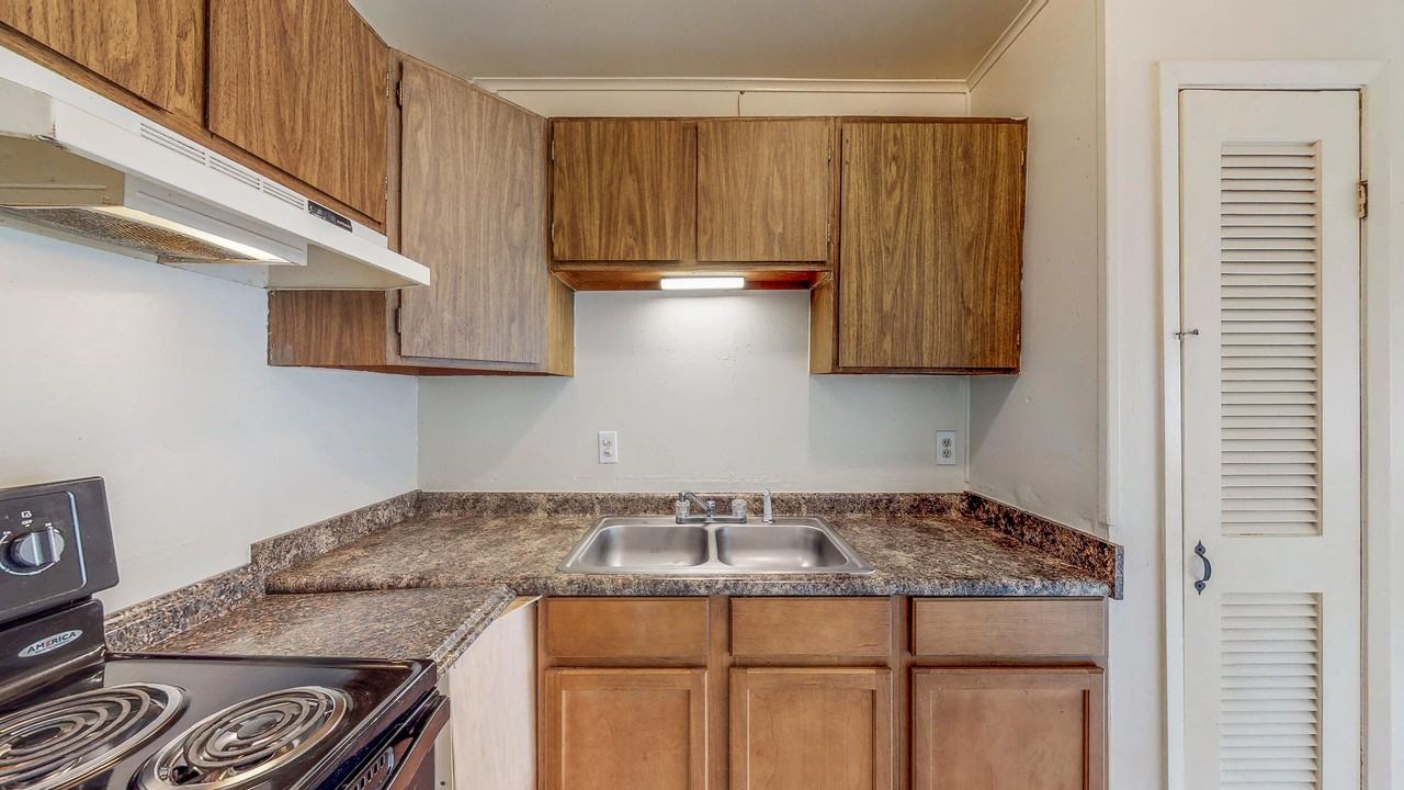 204 Lynn Dr - Photo 5 of 24