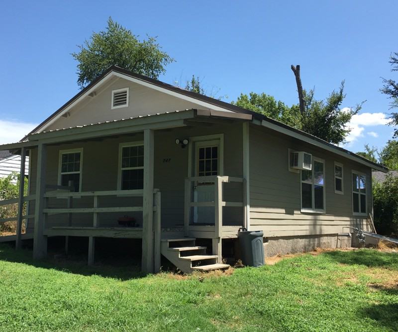 747 S Bluff Ave - Photo 2 of 14