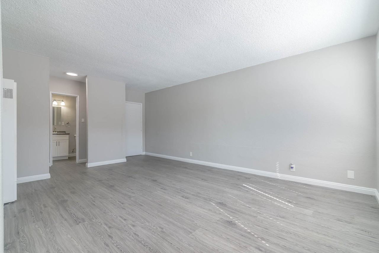 Twin Palms - Photo 7 of 25