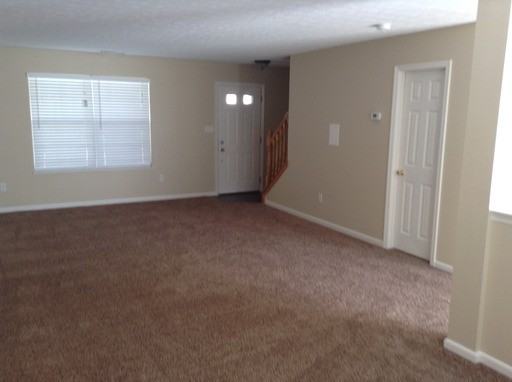 241 Lakeview Dr - Photo 2 of 18