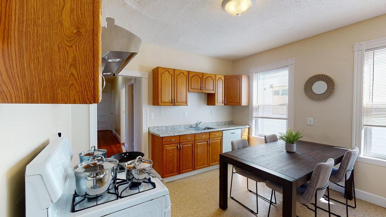 Spacious Egleston Square apartment by Stony Brook T Station - Photo 2 of 14