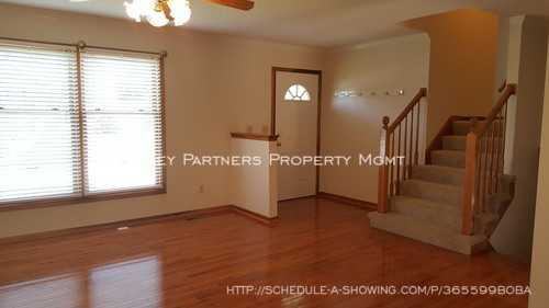 6140 N Coventry Ave - Photo 3 of 10