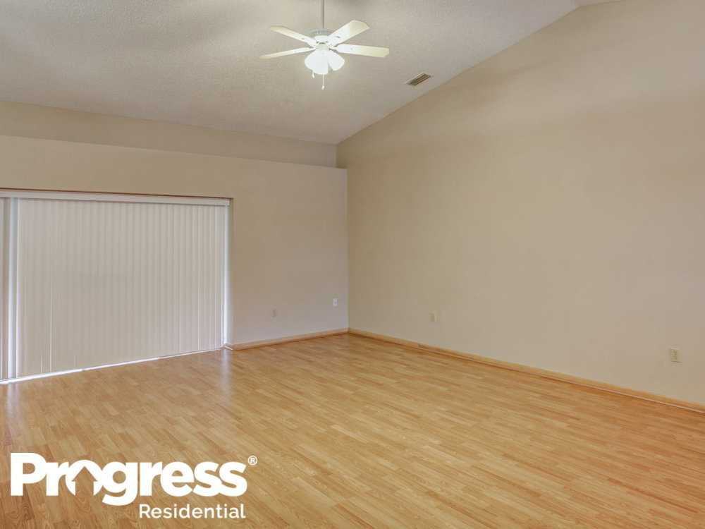 4831 Crestknoll Ln - Photo 3 of 19