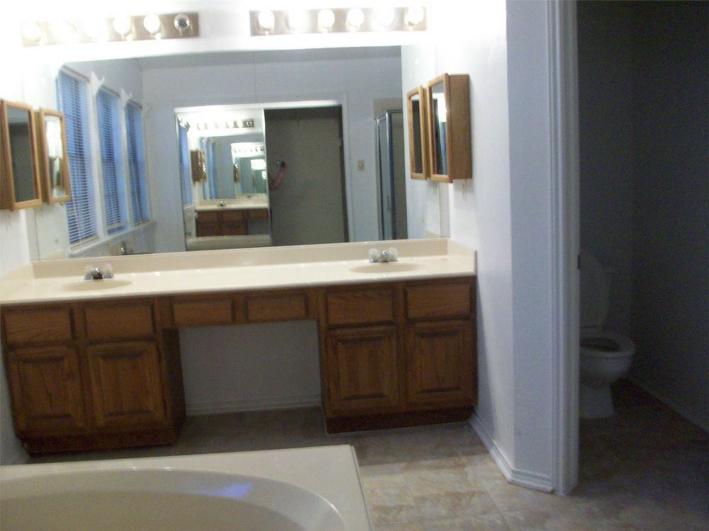 602 Summerglen - Photo 2 of 13