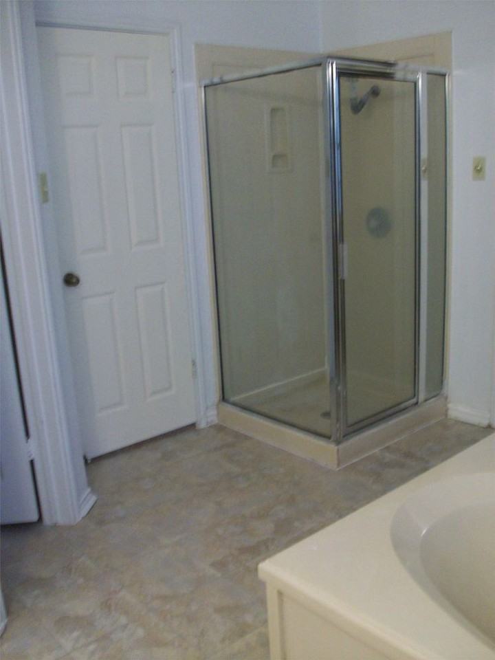 602 Summerglen - Photo 3 of 13