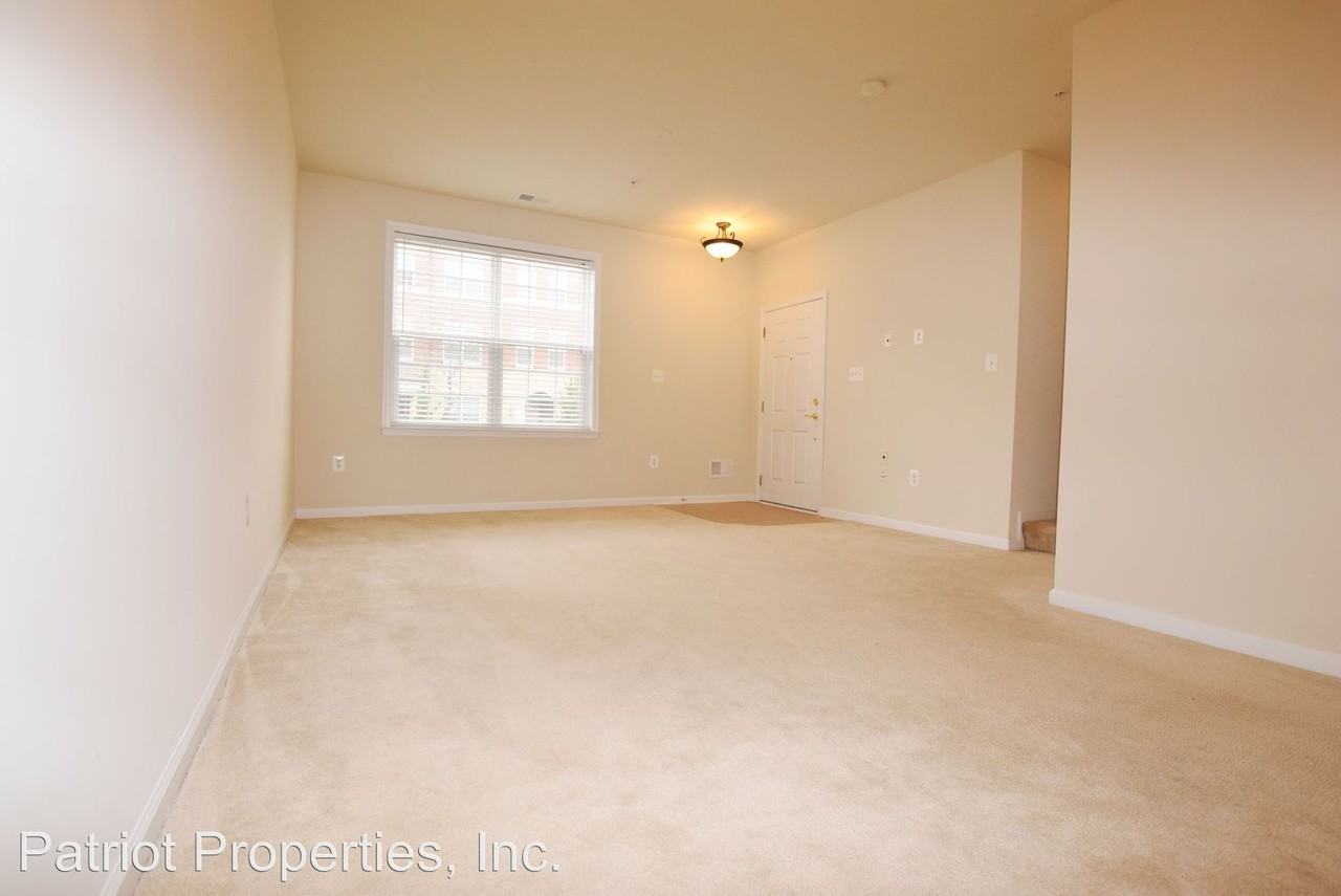 43663 Mcdowell Sq - Photo 3 of 18