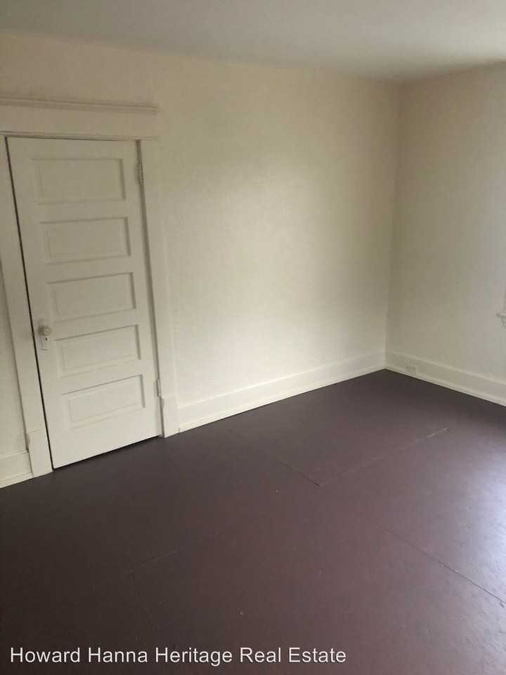 433-435.5 Ferndale Ave - Photo 2 of 8