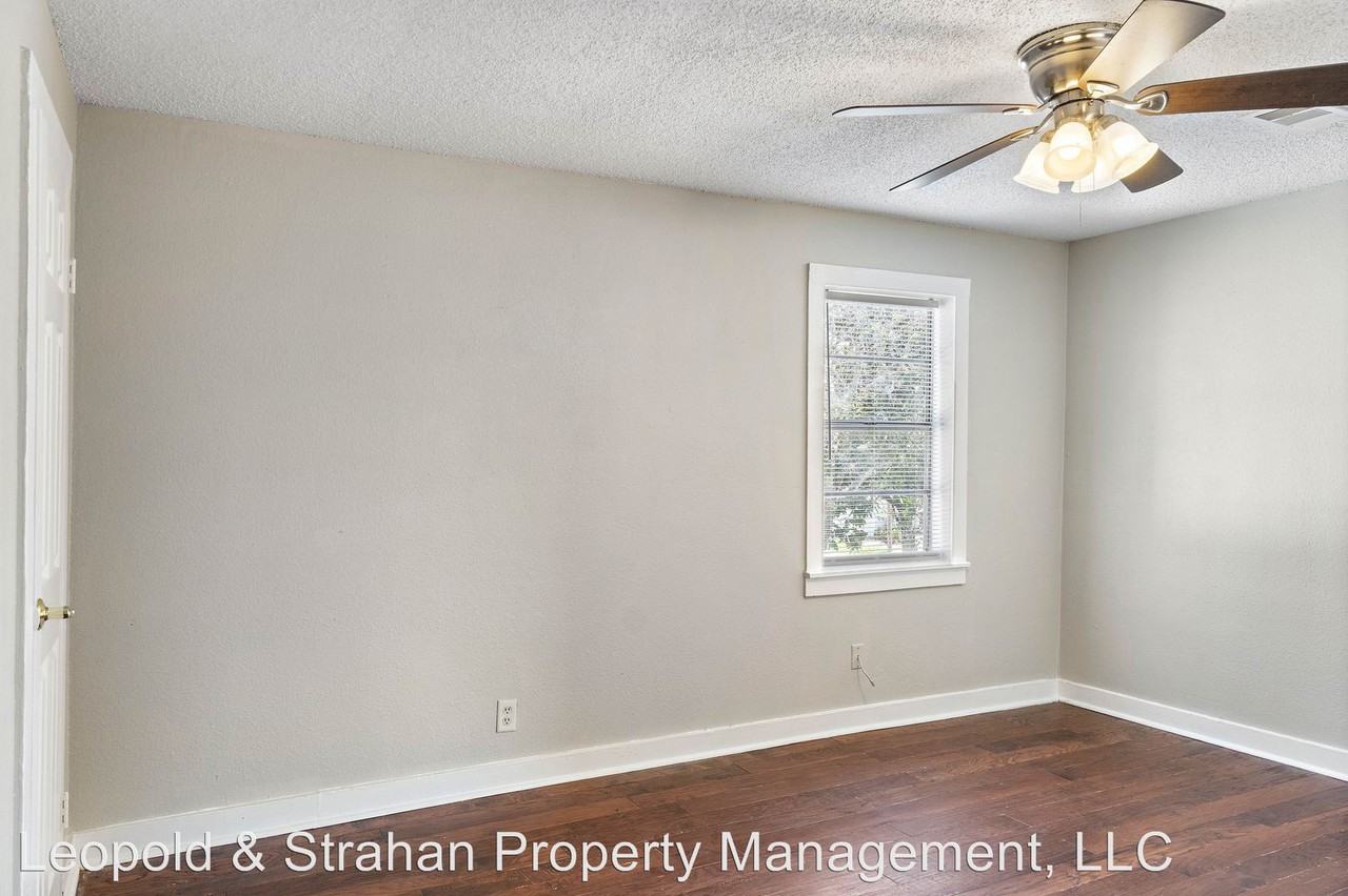 1807 Ave N Up #2 - Photo 2 of 10