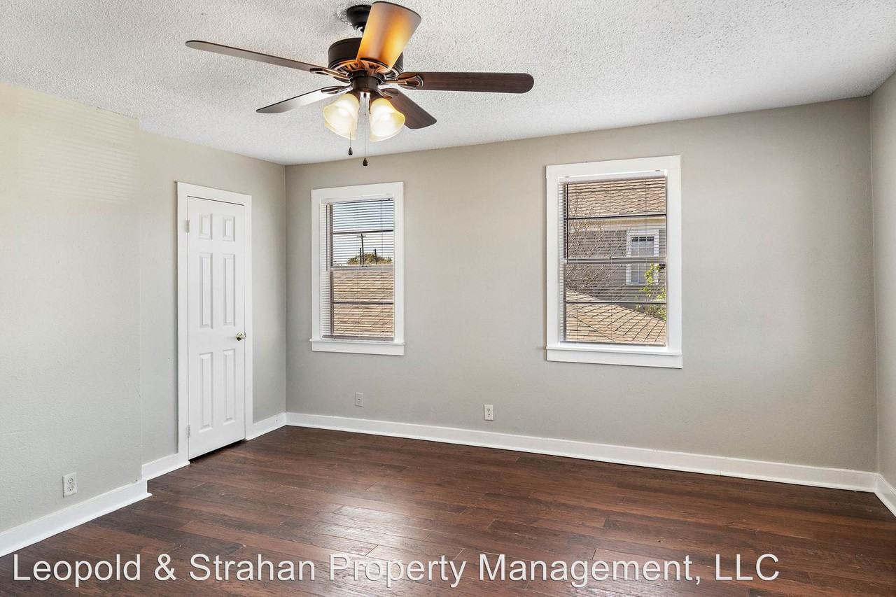 1807 Ave N Up #2 - Photo 3 of 10