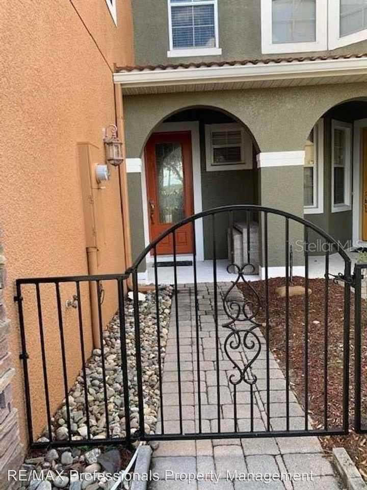 10332 Fallsgrove Street - Photo 2 of 35