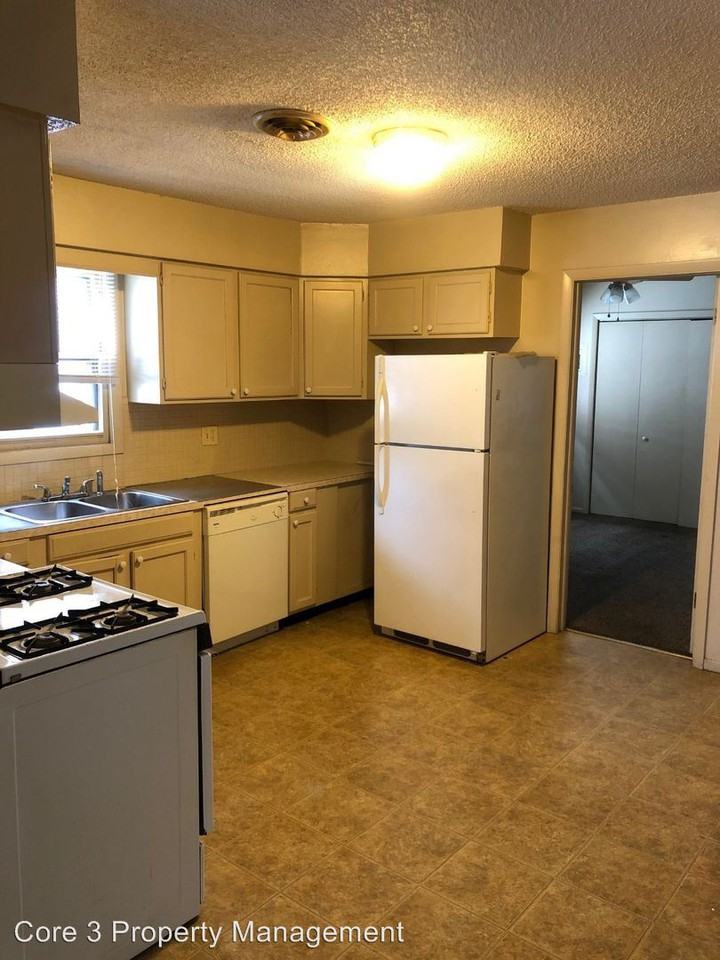 707 E Douglas St - Photo 3 of 7