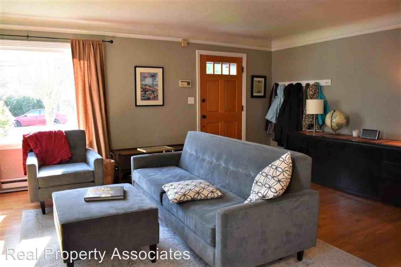 1716 Ne 115th St - Photo 3 of 18