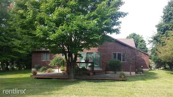 1439 Tanglewood Dr - Photo 2 of 7