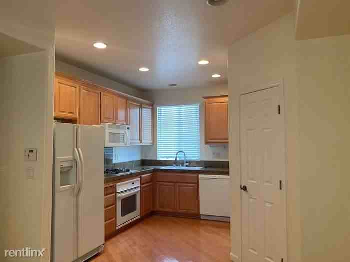 3999 Will Rogers Dr - Photo 3 of 10