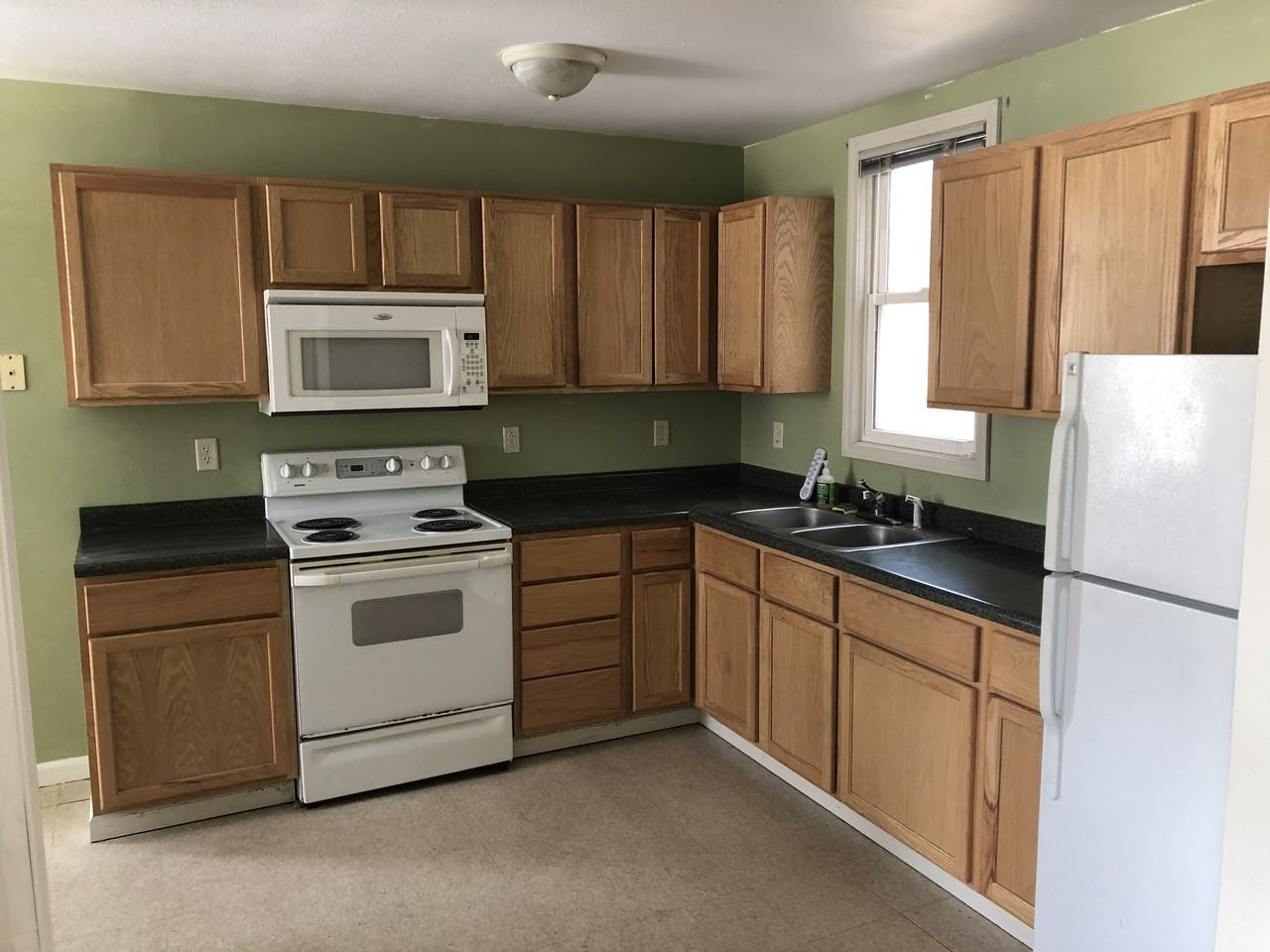 1704 Lackawanna Ave - Photo 3 of 15