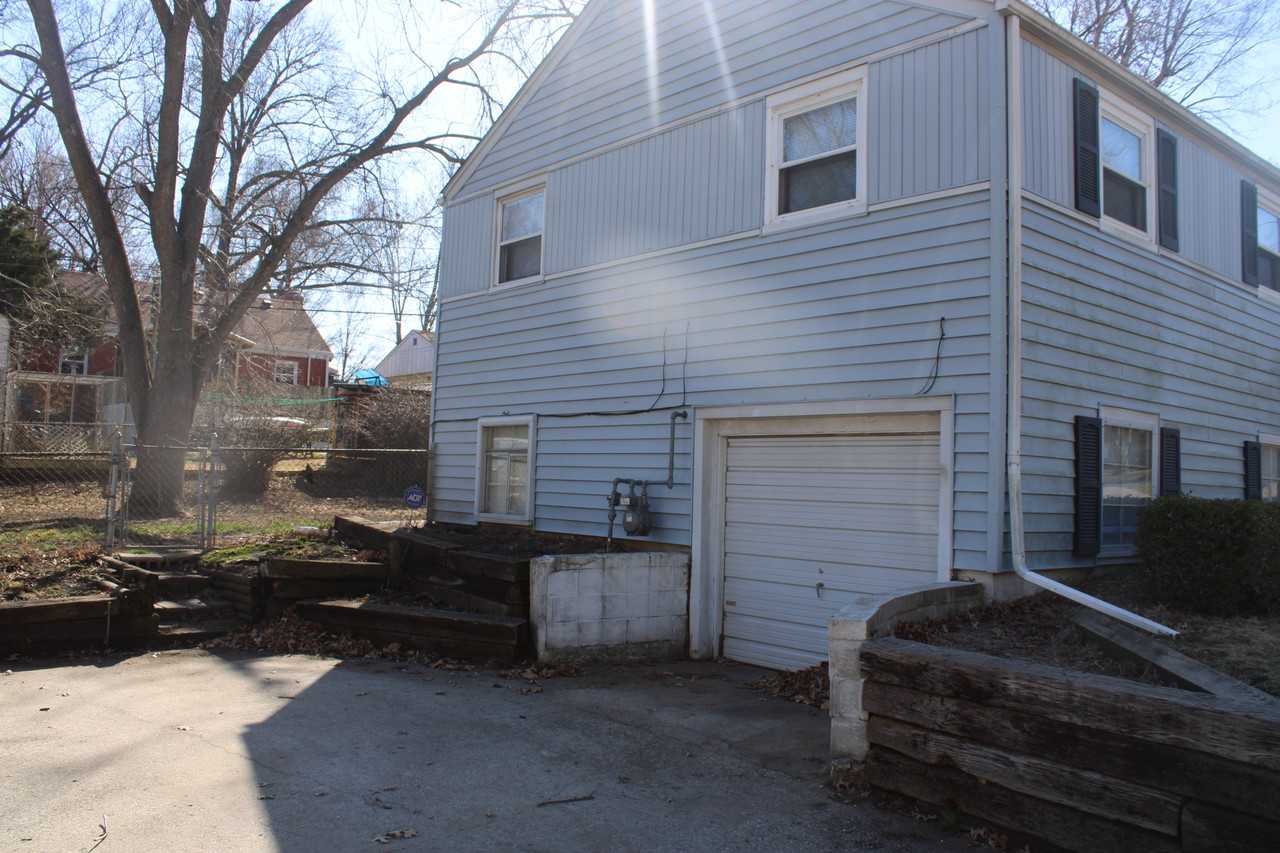 613 Ne 45th St - Photo 4 of 20