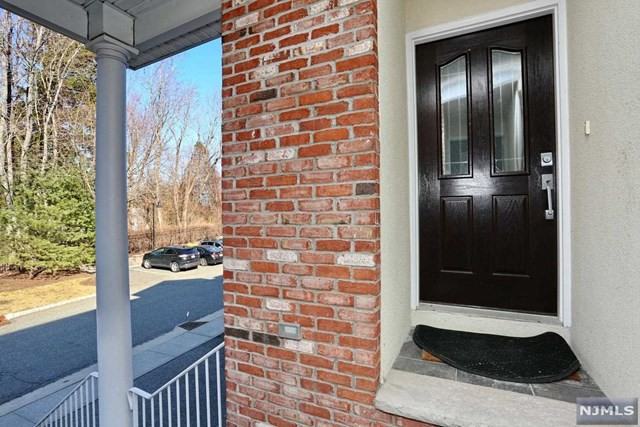 4 Skymark Court - Photo 2 of 26