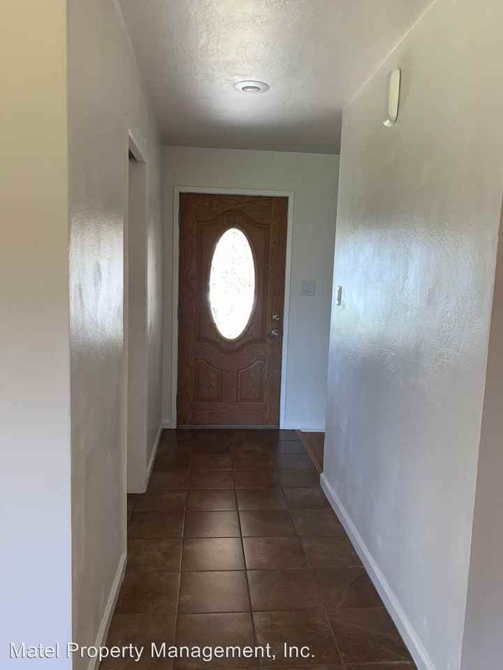 601 Connie St - Photo 2 of 28