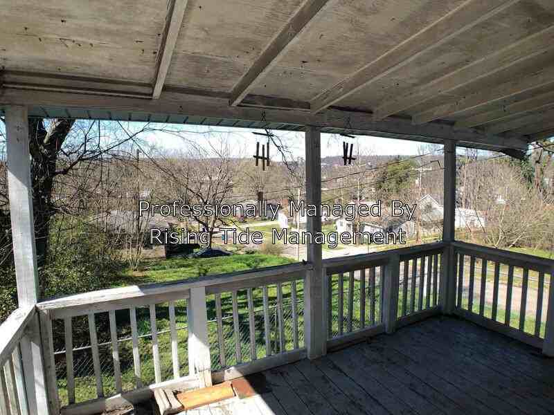 1208 Waverly St - Photo 3 of 10