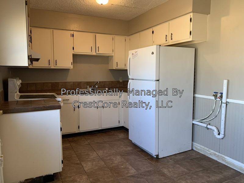 2105 St John Ave - E1-3 Ll - Photo 3 of 8