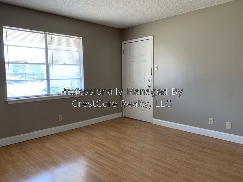 2105 St John Ave - E1-8 Ll - Photo 2 of 8