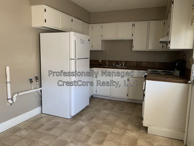 2105 St John Ave - E1-8 Ll - Photo 3 of 8