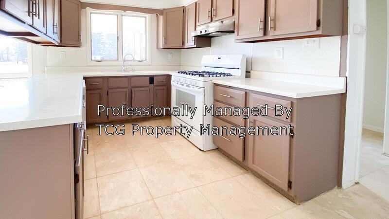 1125 Holcomb Street - Photo 2 of 12