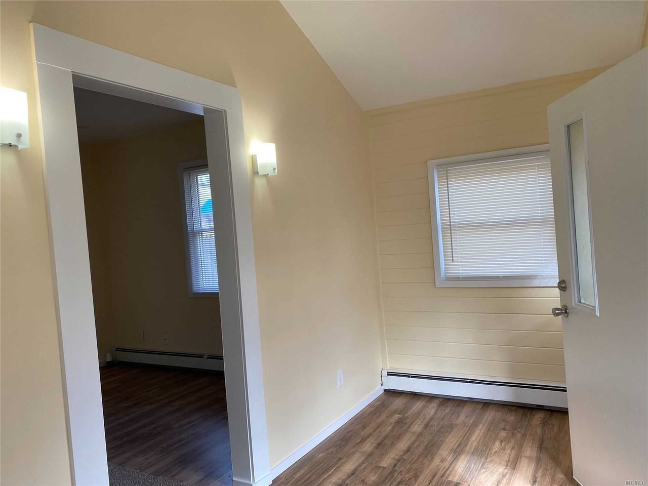 21 Wills Ave - Photo 3 of 16