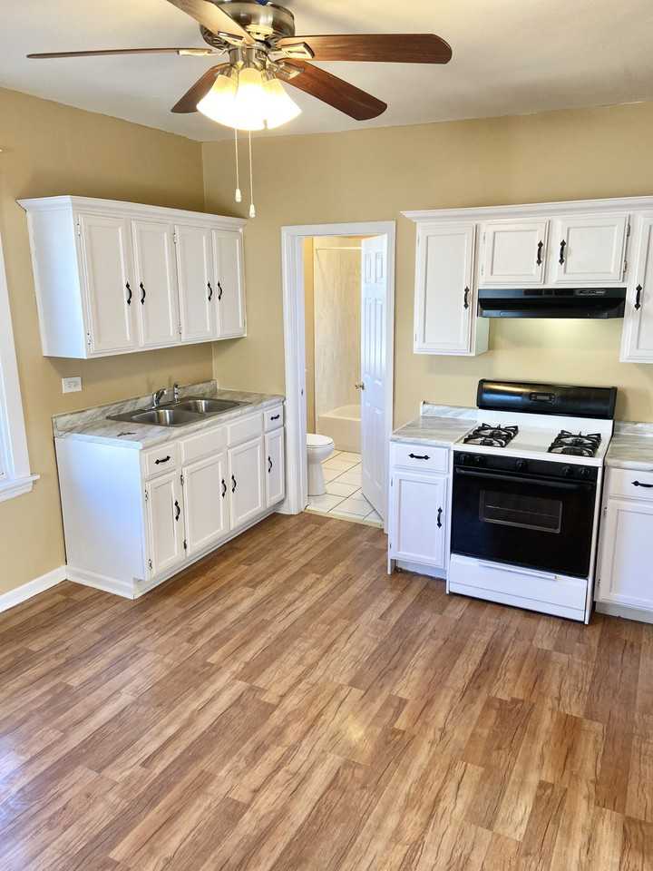 5131 W Henderson St - Photo 3 of 14