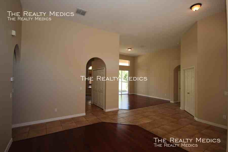 3193 Farland Dr - Photo 3 of 14